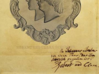 Retrato de Clara y Robert Schumann con una dedicatoria de Johannes Brahms.&nbsp;