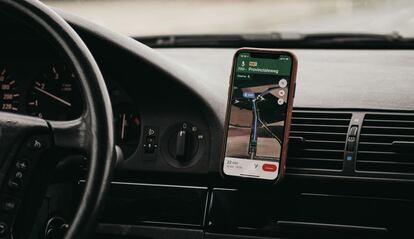 Google Maps en uso dentro de una coche