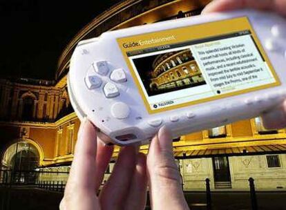 Una  PSP utilizada como guía de turismo electrónica.