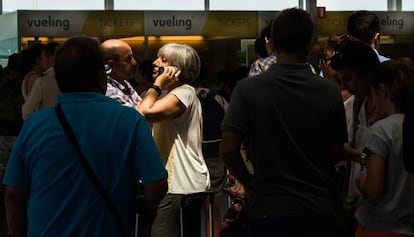 Pasajeros de Vueling, el miércoles en El Prat.