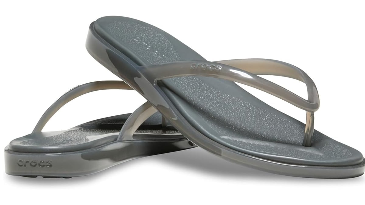 Chanclas Crocs 'jelly shoes' style.