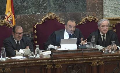 Manuel Marchena (en el centro), durante una nueva sesión del juicio.