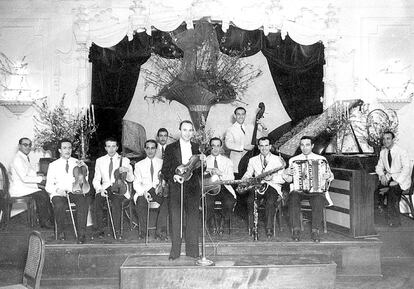 Bernard Hilda i la seva orquestra, a La Parrilla del Ritz, de Barcelona.