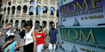 Turistas en el Coliseo de Roma.