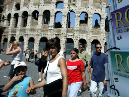 Turistas en el Coliseo de Roma.