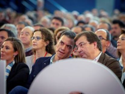 El presidente del Gobierno insta al voto útil en un acto multitudinario con Fernández Vara en Mérida