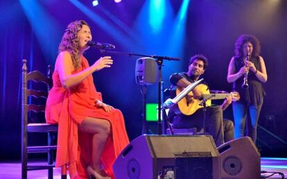 Estrella Morente, el Ni&ntilde;o Josele y Anat Cohen, en Vitoria.