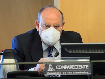 El comisario jubilado Felipe Lacasa, durante su comparecencia en la comisión de investigación parlamentaria de la Operación Kitchen de este jueves.