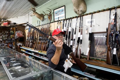 Richard Albrecht, un vendedor de armas en Wildwood, Florida.