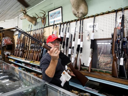 Richard Albrecht, un vendedor de armas en Wildwood, Florida.