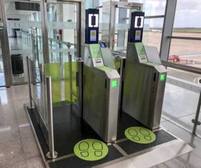 Embarque biométrico de reconocimiento facial en el aeropuerto de Menorca.