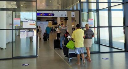 Viajeros en el Aeropuerto de Castellón.