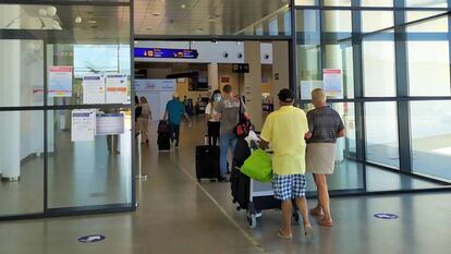 Viajeros en el Aeropuerto de Castellón.