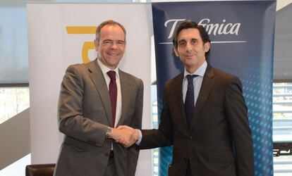 El consejero delegado de Ferrovial, Íñigo Meirás, con el presidente de Telefónica, José María Álvarez-Pallete, en la sede de la teleco en Madrid.