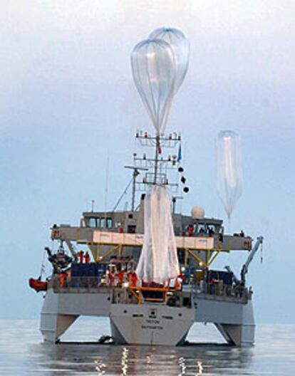 Preparativos para el intento de ascenso del globo <i>QinetiQ1.</i>