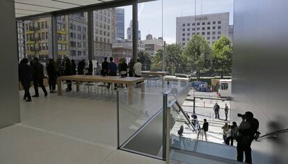 La nueva tienda de Apple tendrá enormes ventanales, grandes pantallas y techos altos. La fecha de inauguración del establecimiento en San Francisco coincide con el 15 aniversario de la apertura de las primeras dos Apple Store.