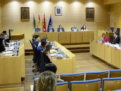 Sesión plenaria del Ayuntamiento de Boadilla, presidida por Javier Úbeda. 