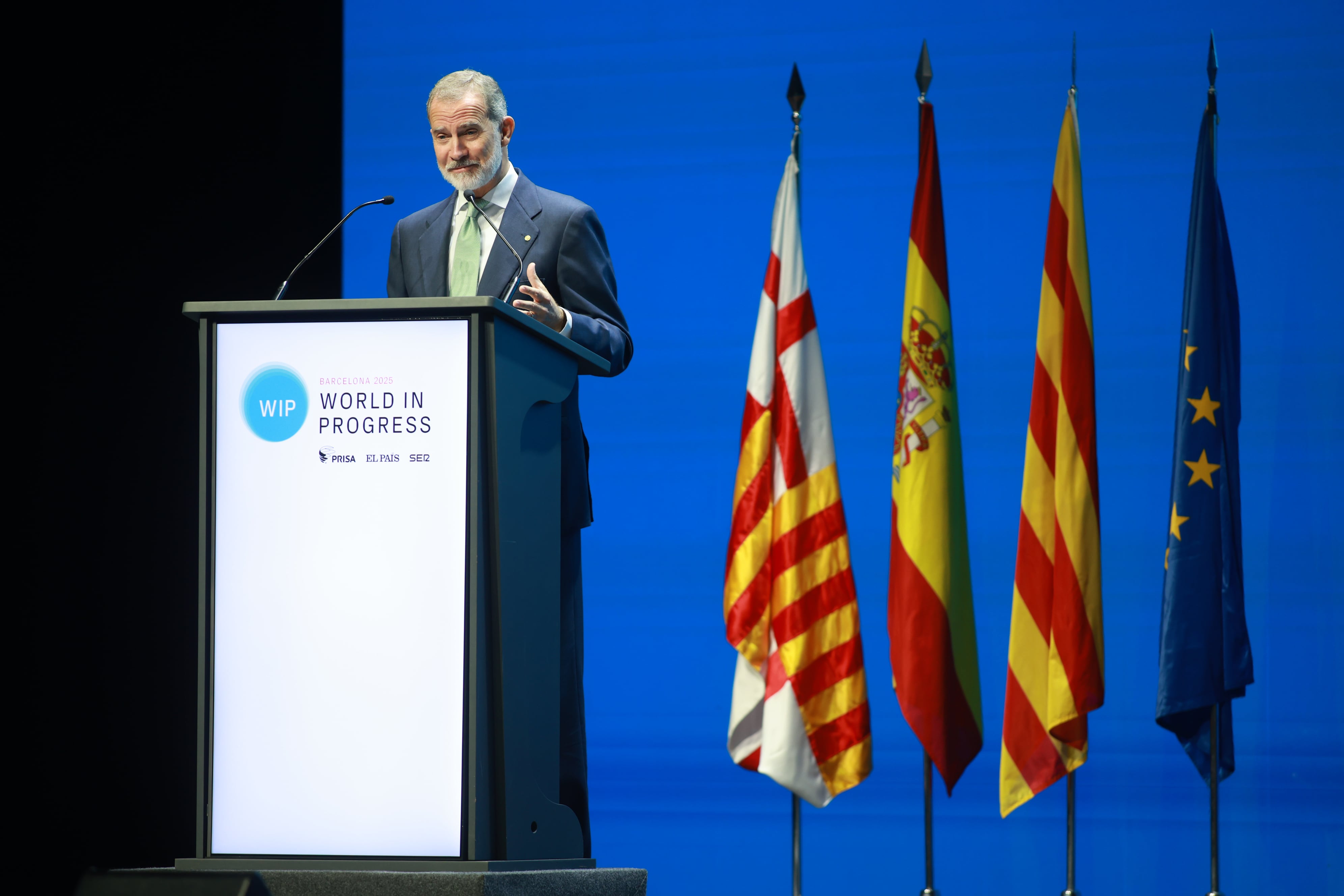 Felipe VI interviene durante la segunda jornada del WIP, este martes en Barcelona.