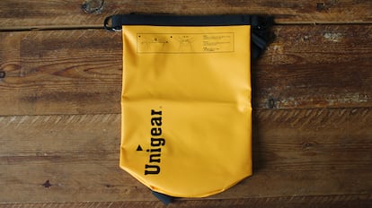 Pruebo las mejores bolsas impermeables para ropa mojada y elijo la ganadora.