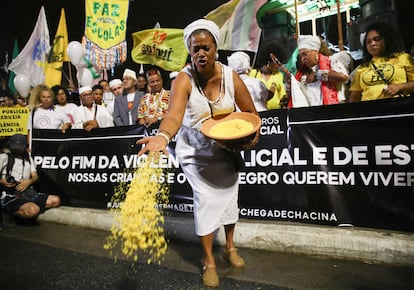 Manifestación contra la violencia policial hacia los negros y en recuerdo a Mae Bernadete Pacifico en Sao Paulo el 17 de agosto.