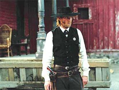 Vincent Cassel en un fotograma del <i>western</i> <i>Blueberry, l&#39;expérience secrète.</i>