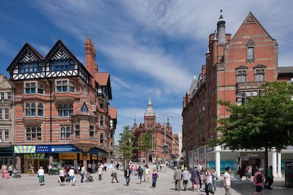 La bifurcación de las calles King y Queen, en Nottingham (Reino Unido).