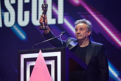 El actor Eduard Fernández tras recibir el premio a Mejor Protagonista Masculino por su trabajo en ´El 47´.