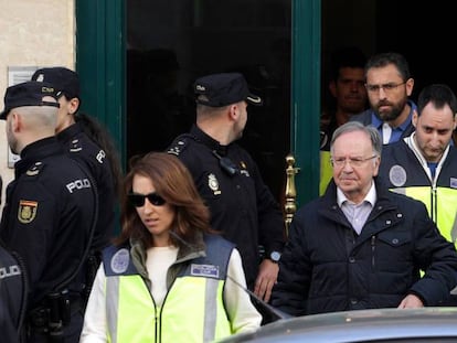 El líder de Manos Limpias, Miguel Bernad, durant la seva detenció, l'abril passat a Madrid.