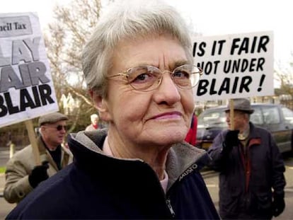 Sylvia Hardy participa en una manifestación en Exeter en 2004.