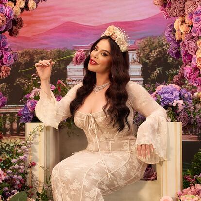 Retrato de la empresaria Mona Kattan, creadora de la marca de fragancias Kayali.