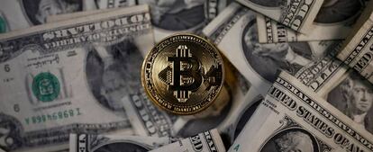 Una representación de la moneda virtual bitcoin