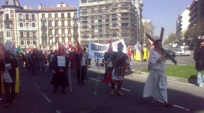 Imagen de la cabecera de la manifestación contra el decreto de policías municipales del Ayuntamiento de Madrid