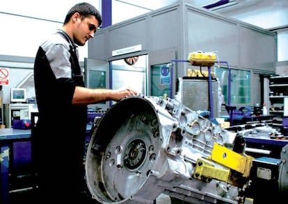 Un trabajador de Talleres Garrido