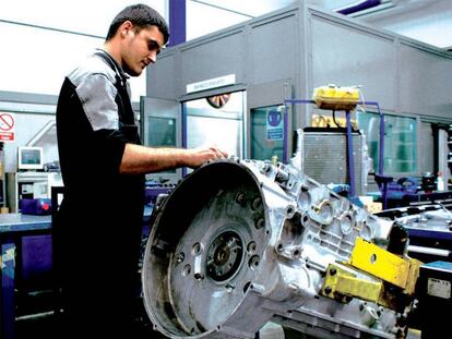 Un trabajador de Talleres Garrido