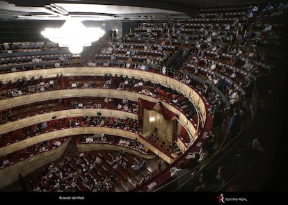 Vista de los pisos superiores del Teatro Real durante la función de este miércoles.