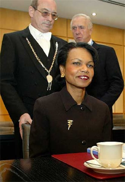 Condoleezza Rice, en una reunión con representantes de la Unión Europea en Bruselas el jueves pasado.