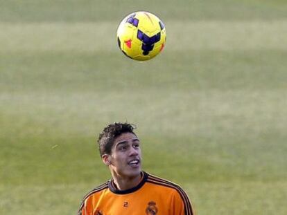 Varane, durante un entrenamiento en Valdebebas.