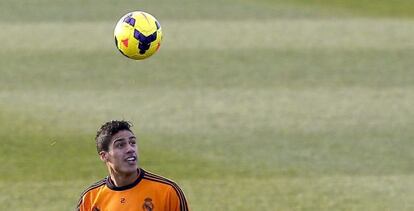 Varane, durante un entrenamiento en Valdebebas.