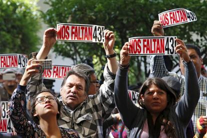 Manifesta&ccedil;&atilde;o pelas v&iacute;timas de Iguala, neste domingo na Cidade do M&eacute;xico.