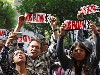 Manifesta&ccedil;&atilde;o pelas v&iacute;timas de Iguala, neste domingo na Cidade do M&eacute;xico.