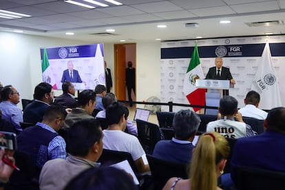 Periodistas escuchan la conferencia de prensa de Gertz Manero, este 19 de marzo en la Fiscalía General de la República.