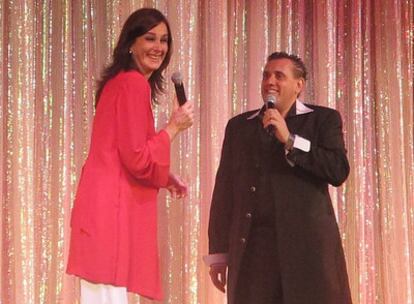 Marta Rossi durante una presentación del programa de teatro del crucero.