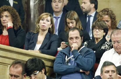 Els exdiputats David Fernàndez i Alícia Sánchez-Camacho, a la tribuna del Parlament.