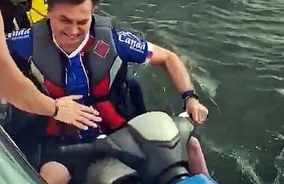 Bolsonaro andando de jet ski