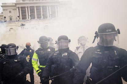 Police officers guard the Capitol before the arrival of the protestors on January 6, 2021.