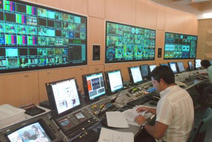 Control central de Telecinco, adaptado a la tecnología digital.