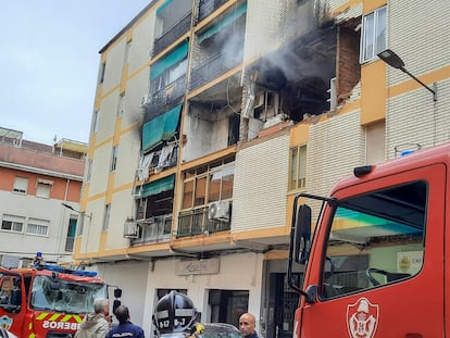 Fachada del edificio donde ha tenido lugar la explosión de gas este jueves en Badajoz.