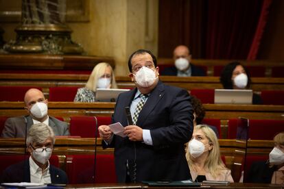 El consejero del Interior de la Generalitat, Joan Ignasi Elena, en el pleno del Parlament.