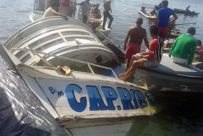 Trabalho de resgate da embarca&ccedil;&atilde;o que afundou no Par&aacute;. 