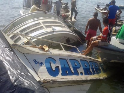 Trabalho de resgate da embarca&ccedil;&atilde;o que afundou no Par&aacute;. 